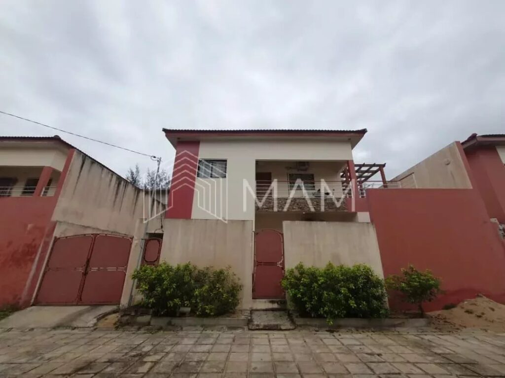 VILLA DUPLEX 4Pièces  206M² ROUTE BASSAM