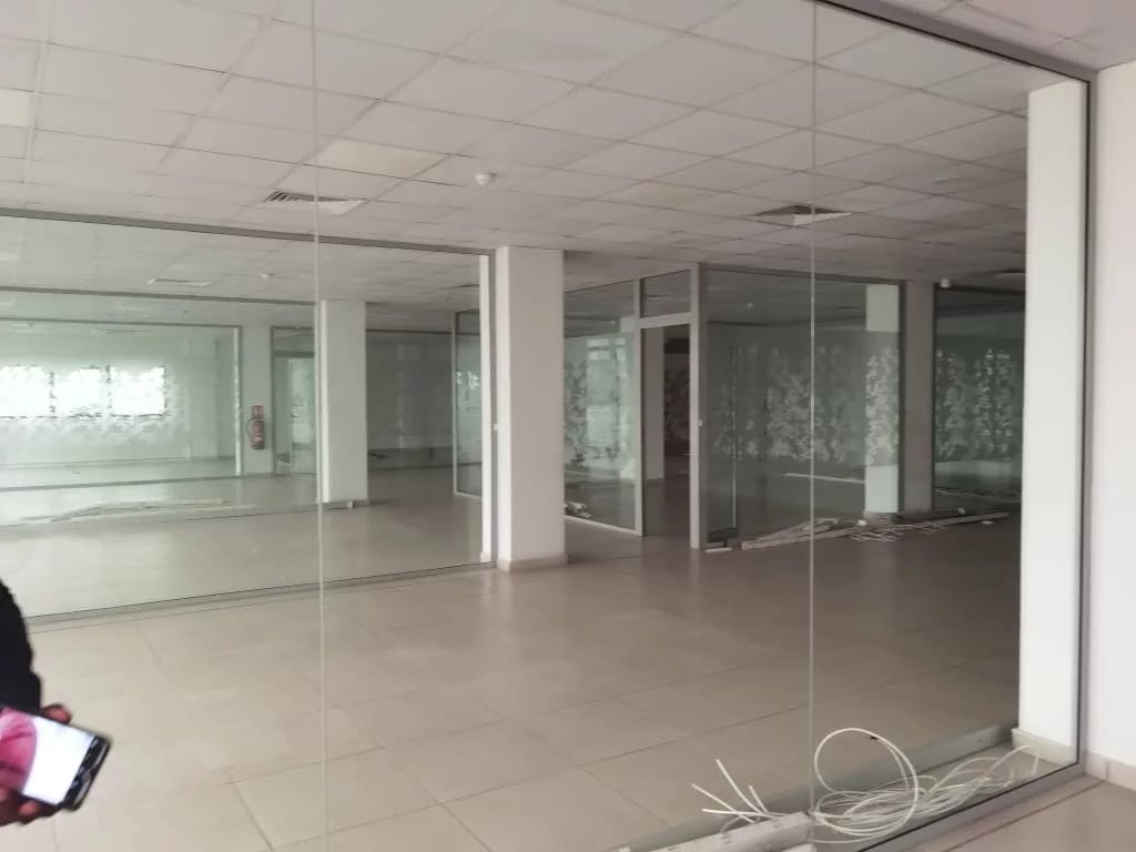 Plateaux de bureaux à louer 1000M², Plateau avenue Noguès