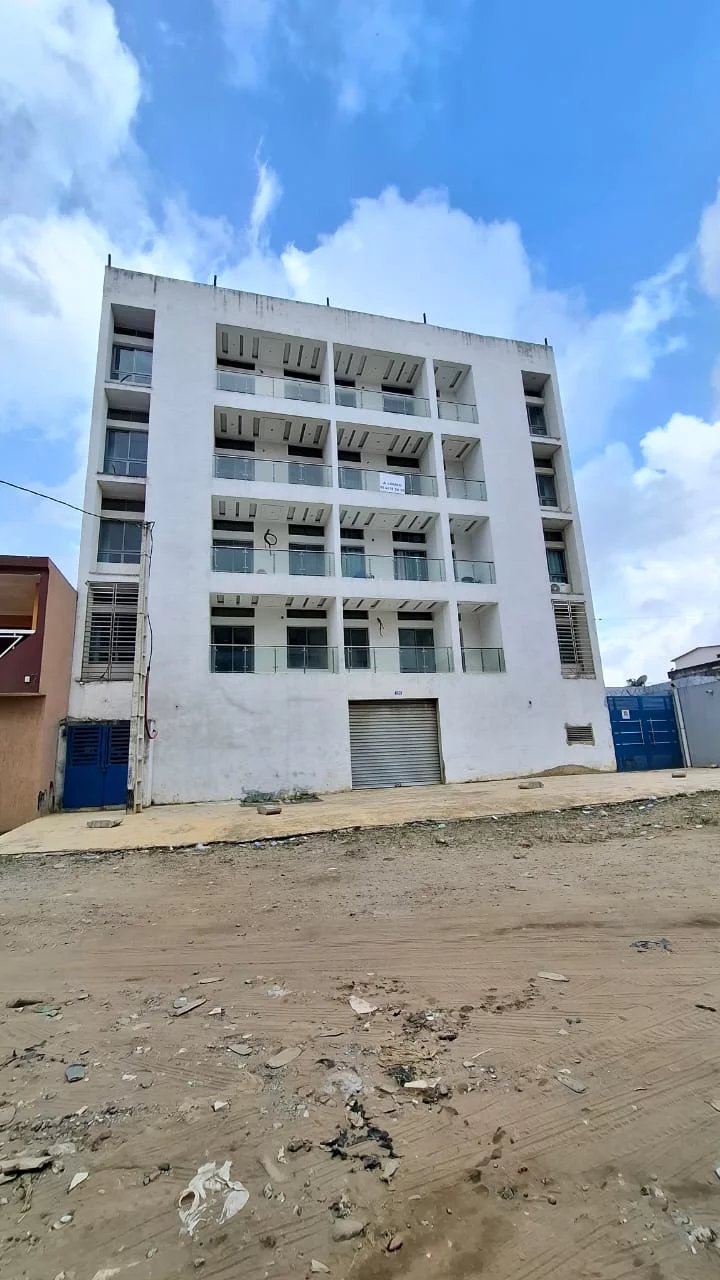 APPARTEMENTS, MAGASINS A LOUER RIVIERA FAYA