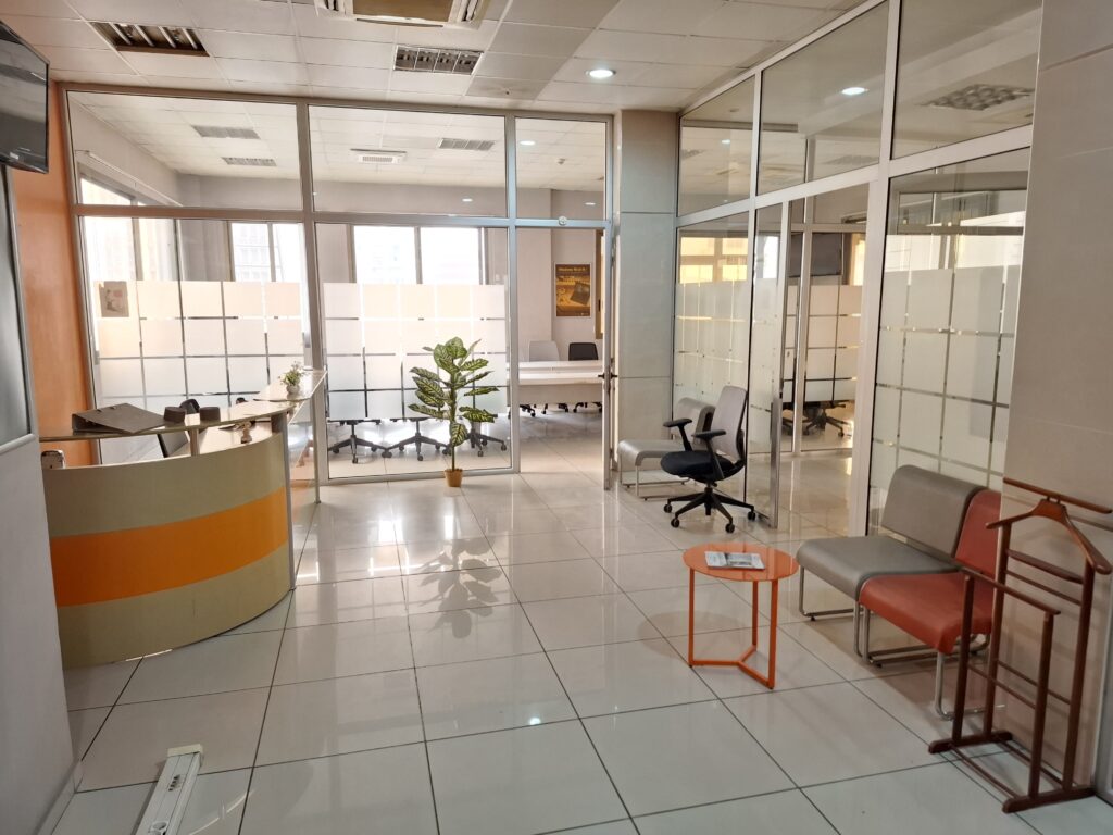 BUREAU CLES EN MAIN 1.000M2_PLATEAU